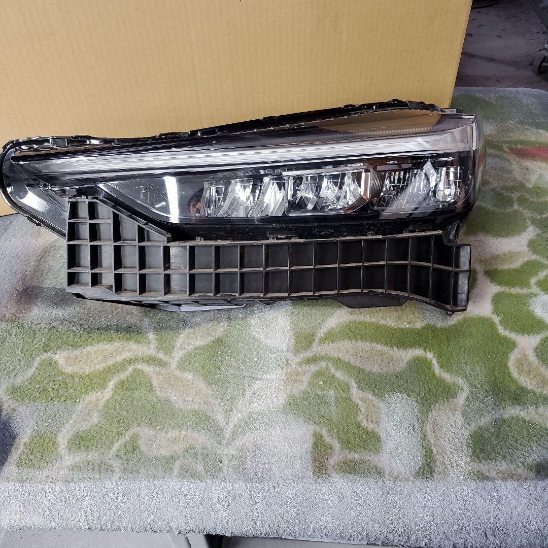 ホンダ、ヴェゼル、左ヘッドライトASSY