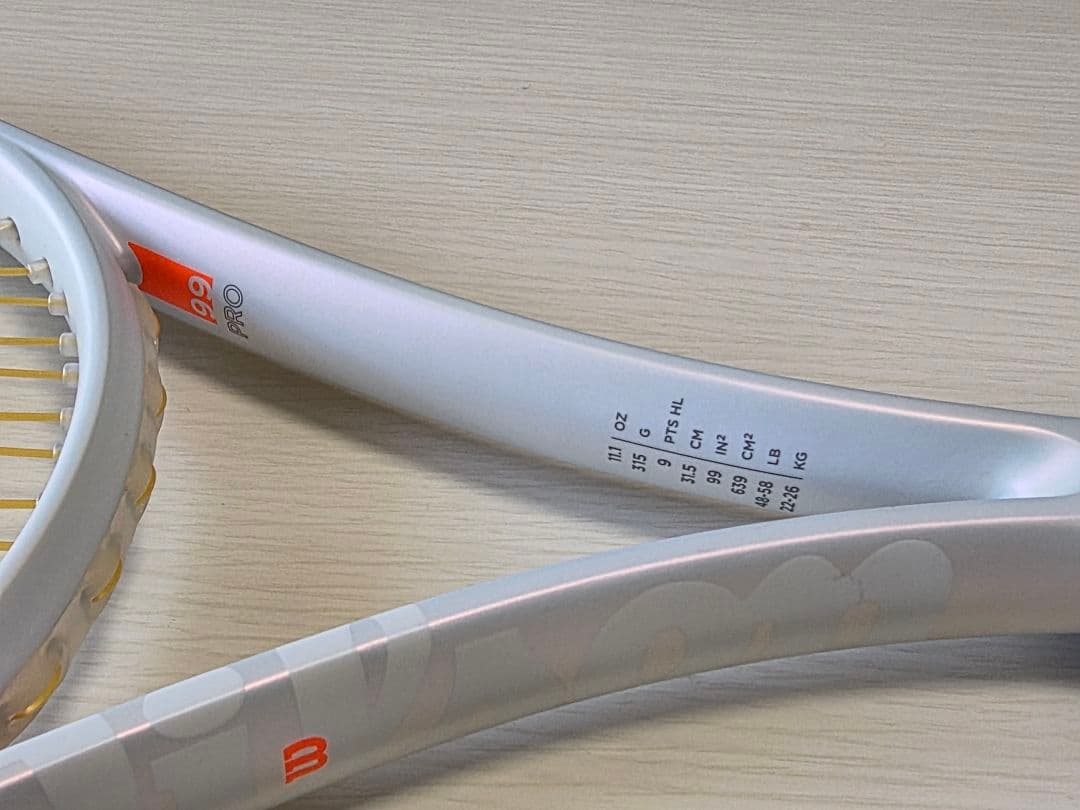 美品Wilson SHIFT 99 PRO V1 G2ガット張り上げ済